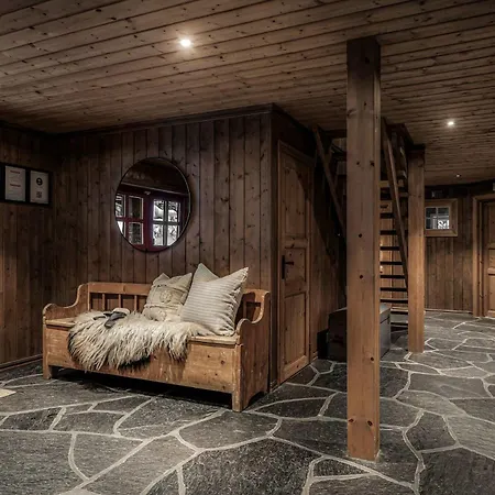 Alpehytte Th622- Premium Ski-In,Out Chalet With 8 Bedroom, Jacuzzi, Sauna *