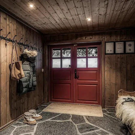 Th622- Premium Ski-In,Out Chalet With 8 Bedroom, Jacuzzi, Sauna