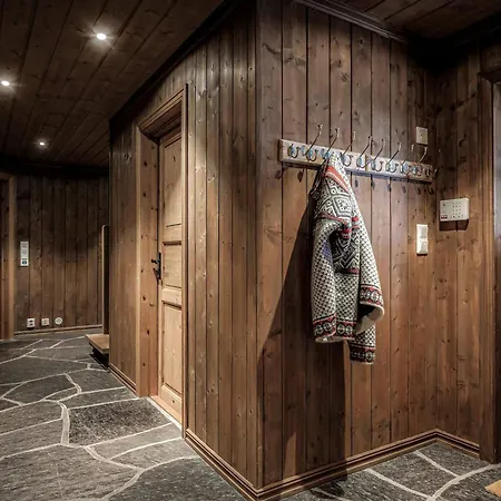 Th622- Premium Ski-In,Out Chalet With 8 Bedroom, Jacuzzi, Sauna *